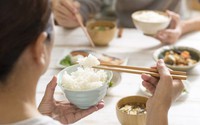 Người sống thọ vẫn ăn cơm mỗi ngày: Đây mới là sai lầm khiến nhiều người nhanh già hơn