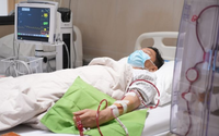 Người đàn ông 39 tuổi suy thận cấp, bác sĩ cảnh báo 4 thói quen buổi tối nhiều người mắc phải