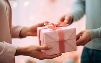 Tặng quà cũng cần EQ: 4 món quà người tinh tế thường tránh tặng người khác