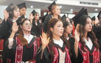 407 tân bác sĩ, dược sĩ, cử nhân Trường Đại học Y Dược, ĐHQGHN nhận bằng tốt nghiệp: 'Trong bất kỳ hoàn cảnh nào, hãy giữ vững y đức'