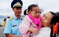 Những bức ảnh đẹp của gia đình Việt hướng về biển đảo Tổ quốc