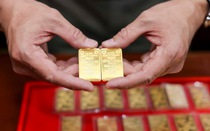 Ngân hàng Nhà nước đấu thầu vàng miếng, đẩy thêm vàng vào thị trường, hạ độ chênh lệch, giá vàng có thật sự bớt 'lên đồng'? 