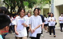 Thi lớp 10 THPT ở Hà Nội: 2 thí sinh bị đình chỉ vì mang điện thoại vào phòng thi môn Ngữ văn