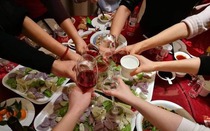 Họp lớp 25 năm, 20 người tái mặt vì hóa đơn bữa nhậu: Đi về đồng loạt rời nhóm