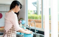 Làm vợ, làm mẹ toàn thời gian, lúc ly hôn được tòa phán quyết mức đền bù khiến chồng phải há hốc