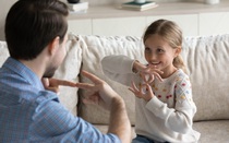 Nuôi con gái, đừng làm 3 điều này: Cưng như công chúa, lớn lên lại dễ chịu đủ thiệt thòi