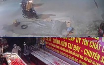 Clip: Hai đối tượng bịt mặt, cầm dao xông vào cướp tiệm vàng tại Ninh Bình