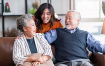 Tuổi già khôn ngoan: 3 thứ cha mẹ nên 'tiết kiệm' với con cái