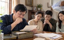 Tưởng bố thiên vị khi để lại căn nhà 8 tỷ cho em trai út, tôi bật khóc trước bức thư trong hộp sắt