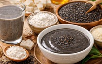 Cách làm thức uống từ bột sắn dây và mè đen, hỗ trợ người bị vấn đề xương khớp, dễ thực hiện tại nhà