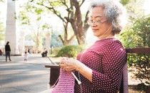 Lấy lại lương hưu của mình sau nhiều năm chu cấp: Con trai nói một câu khiến tôi nhìn rõ lòng con