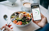 Vì sao nhiều người sau tuổi 45 ăn ít nhưng vẫn tăng cân? Thủ phạm thường nằm ở bữa tối