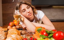 Sau bữa ăn nhiều người vẫn làm 3 việc này: Người sau tuổi 50 dễ tăng nguy cơ thiếu máu não
