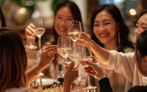 Không thích món sếp mời: Người EQ thấp từ chối ngay, người EQ cao nói một câu khiến sếp hài lòng
