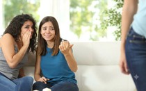 Người khôn ngoan: 2 việc không quản, 3 chuyện không nói, 4 kiểu giúp đỡ nên biết từ chối