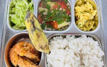Bác sĩ cảnh báo nguy cơ xảy ra sự cố từ bữa ăn bán trú, phụ huynh không nên bỏ qua trước ngày con tựu trường