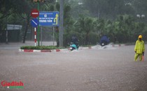 Hà Nội: Đường Tố Hữu ngập sâu dù nằm ngay cạnh dự án chống ngập