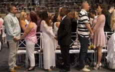 Cận cảnh lễ cưới tập thể gần 2.000 cặp đôi