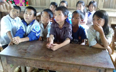 Rơi nước mắt chứng kiến cuộc sống của các học sinh hiếu học ở Sùng Đô