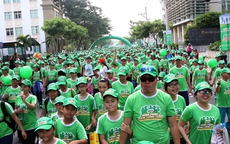 Gần 8.000 người đi bộ gây quỹ thể thao học đường