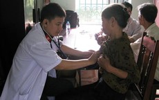 “Hội thầy thuốc trẻ” liên tục khám bệnh miễn phí cho nhân dân