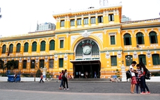 Bưu điện trăm tuổi ở Sài Gòn được thừa nhận "sơ suất" khi sơn lòe loẹt