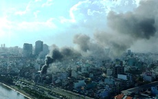 Cảnh "màn trời chiếu đất" sau vụ cháy nhiều căn nhà ở trung tâm Sài Gòn