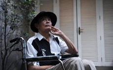 Nhạc sĩ Thanh Tùng - ông già chải chuốt ngồi xe lăn