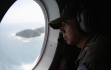 Nỗ lực tìm kiếm máy bay QZ8501 bất chấp mọi điều kiện thời tiết