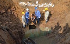 Lại vỡ đường ống nước sông Đà, 70.000 hộ dân bị ảnh hưởng