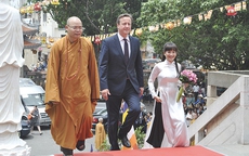 Vợ Bình Minh hồi hộp đón tiếp Thủ tướng Anh