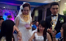 Cô dâu, chú rể đeo đầy vàng trong đám cưới ‘khủng’ là ai?