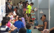 TP Hồ Chí Minh: Một buổi sáng, 2.000 trẻ nhập viện