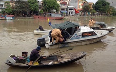 Người đàn ông "ngáo đá" cởi trần, nhảy xuống sông giữa trời rét