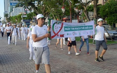 Hàng trăm người ở Đà Nẵng đi bộ “Hành trình hướng về trái tim khỏe”