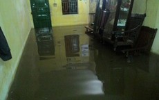 Hà Nội ngập nặng sau trận mưa kéo dài: Xót cảnh dọn "lũ"nửa đêm