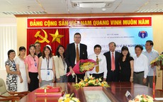 Bộ Y tế trao Kỷ niệm chương Vì sự nghiệp Dân số cho Trưởng đại diện UNFPA