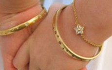 Bắt cóc bé gái rồi trấn lột nữ trang