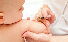 Lưu ý cho mẹ chọn vắc-xin viêm màng não mô cầu cho bé