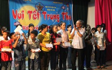 Mang trung thu đến với trẻ em câm điếc