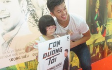 Hình ảnh đáng yêu của Trọng Hiếu Idol cùng fan tại Hà Nội