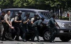 “14 tên khủng bố” tấn công thủ đô Indonesia, ít nhất 6 người chết