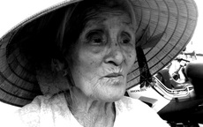 Những phận đàn bà thị thành (3): Nước mắt bà già bán nem lụi Ngõ Trạm