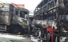 Hiện trường tai nạn thảm khốc ở Bình Thuận, 12 người chết