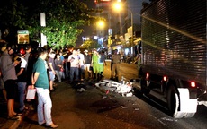 TP.HCM: Xe máy đối đầu ôtô tải ở Sài Gòn, nam sinh chết thảm