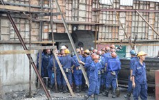 Quảng Ninh: Bục nước đường lò, 3 công nhân bị vùi lấp