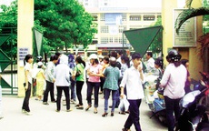Tuyển sinh lớp 10 tại Hà Nội: Trường công và tư đều... “nóng”