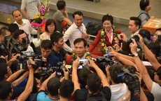 Hoàng Xuân Vinh trở về trong "vòng vây" người hâm mộ sau kỳ tích ở Olympic