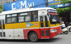 Nghi án cô gái bị bắt cóc ngay trên xe bus: Bí ẩn người đàn bà có mùi lạ