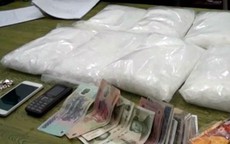 Thanh niên đánh giày giấu 7 kg ma túy trong thùng quýt